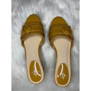 Lifestride Olive Oil Topaz Wedge size 7.5M